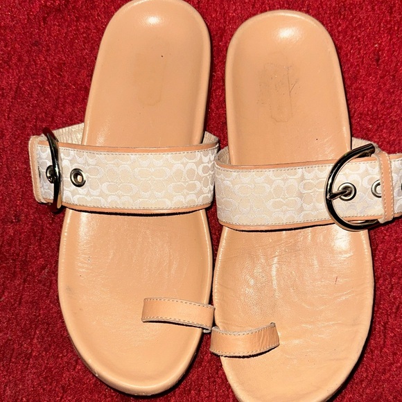 Buckled toe ring sandals - Picture 1 of 5